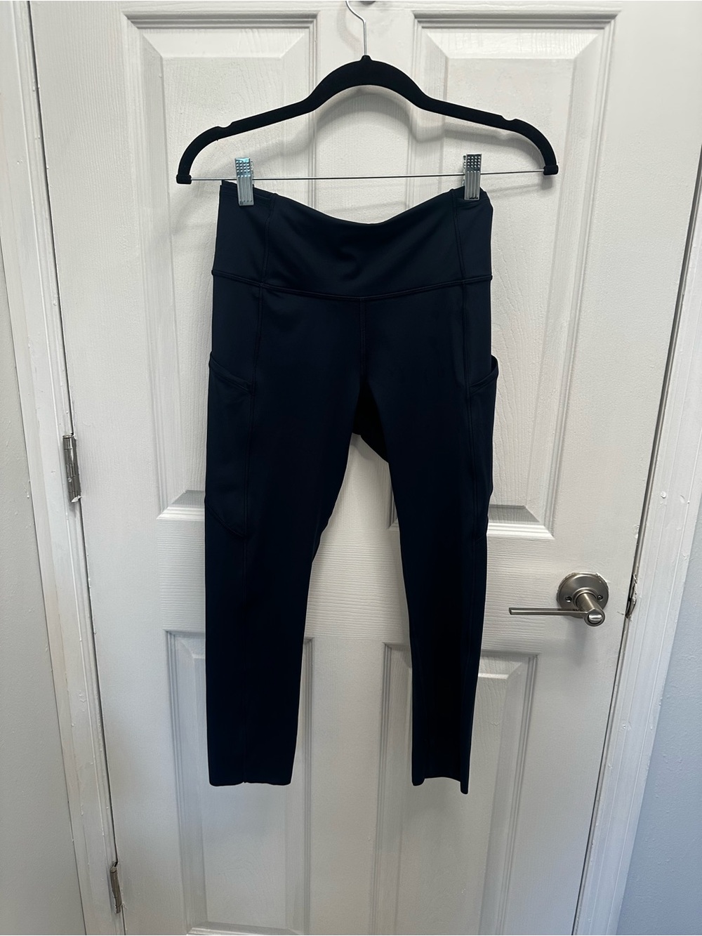 LuluLemon Navy Cropped High-Waist Active Leggings with Side Pockets